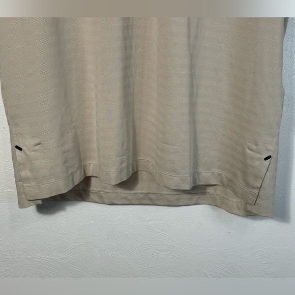 XXL Rhone Swift Tee 2.0
Featherweight layer for optimal training. - Picture 9 of 10